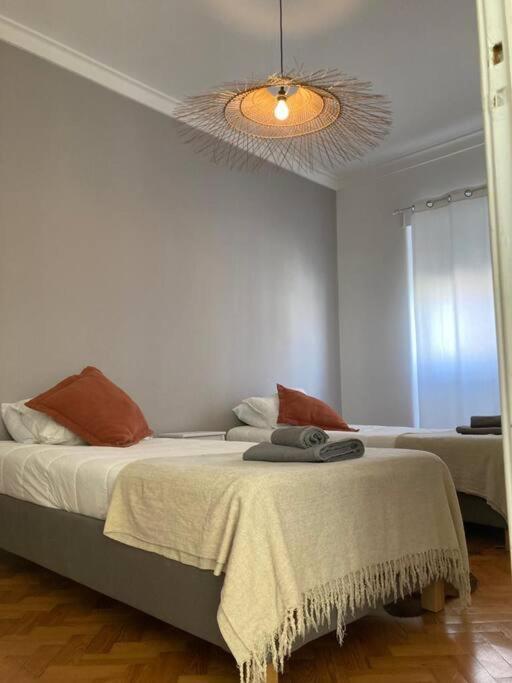 Apartamento Bem Localizado Para Familias & Amigos Apartment Lisbon Bagian luar foto