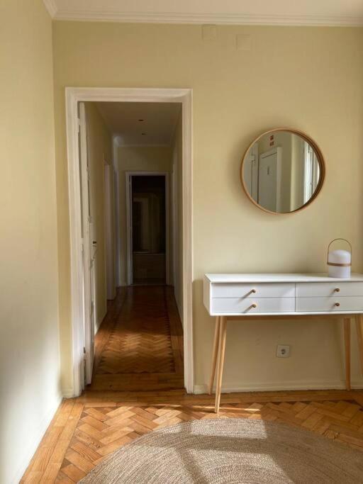 Apartamento Bem Localizado Para Familias & Amigos Apartment Lisbon Bagian luar foto
