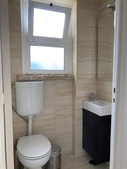 Apartamento Bem Localizado Para Familias & Amigos Apartment Lisbon Bagian luar foto