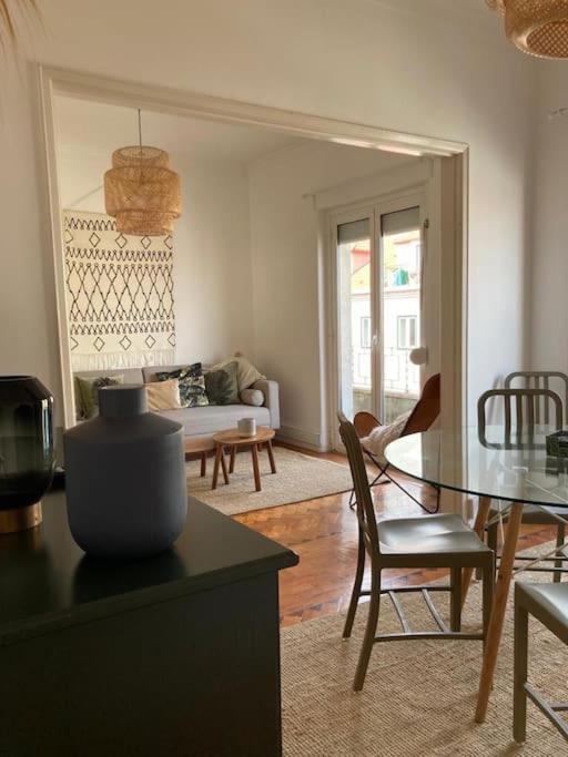 Apartamento Bem Localizado Para Familias & Amigos Apartment Lisbon Bagian luar foto