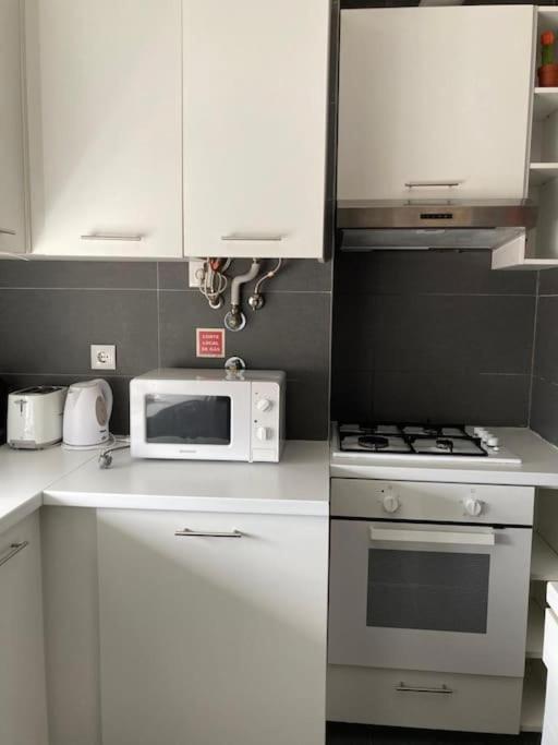 Apartamento Bem Localizado Para Familias & Amigos Apartment Lisbon Bagian luar foto