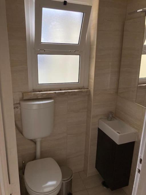 Apartamento Bem Localizado Para Familias & Amigos Apartment Lisbon Bagian luar foto